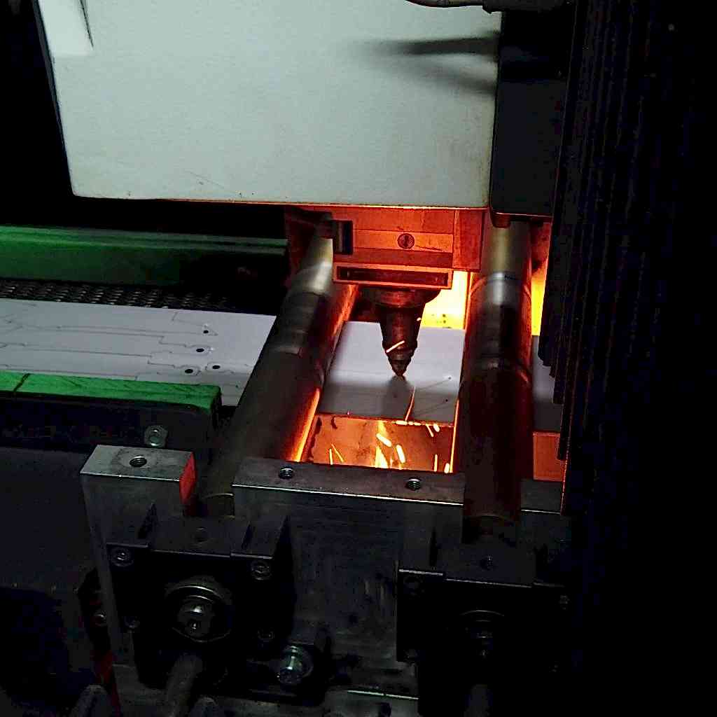 laser video cover knifecutting